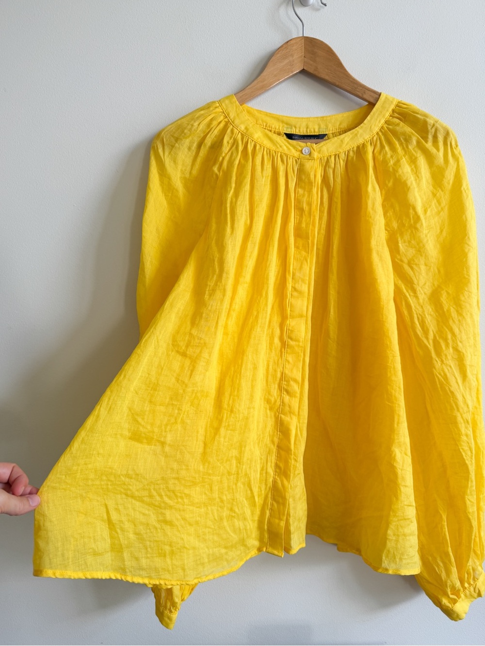 BANANA REPUBLIC • Ramie Balloon Sleeve Blouse in Yellow Umbrella - Picture 5 of 10